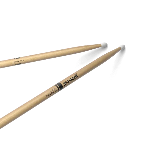 Classic Forward 5B Hickory Drumstick, Oval Nylon Tip